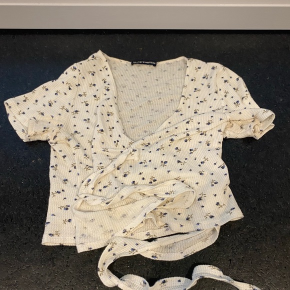 BRANDY MELVILLE floral wrap top - Picture 3 of 5